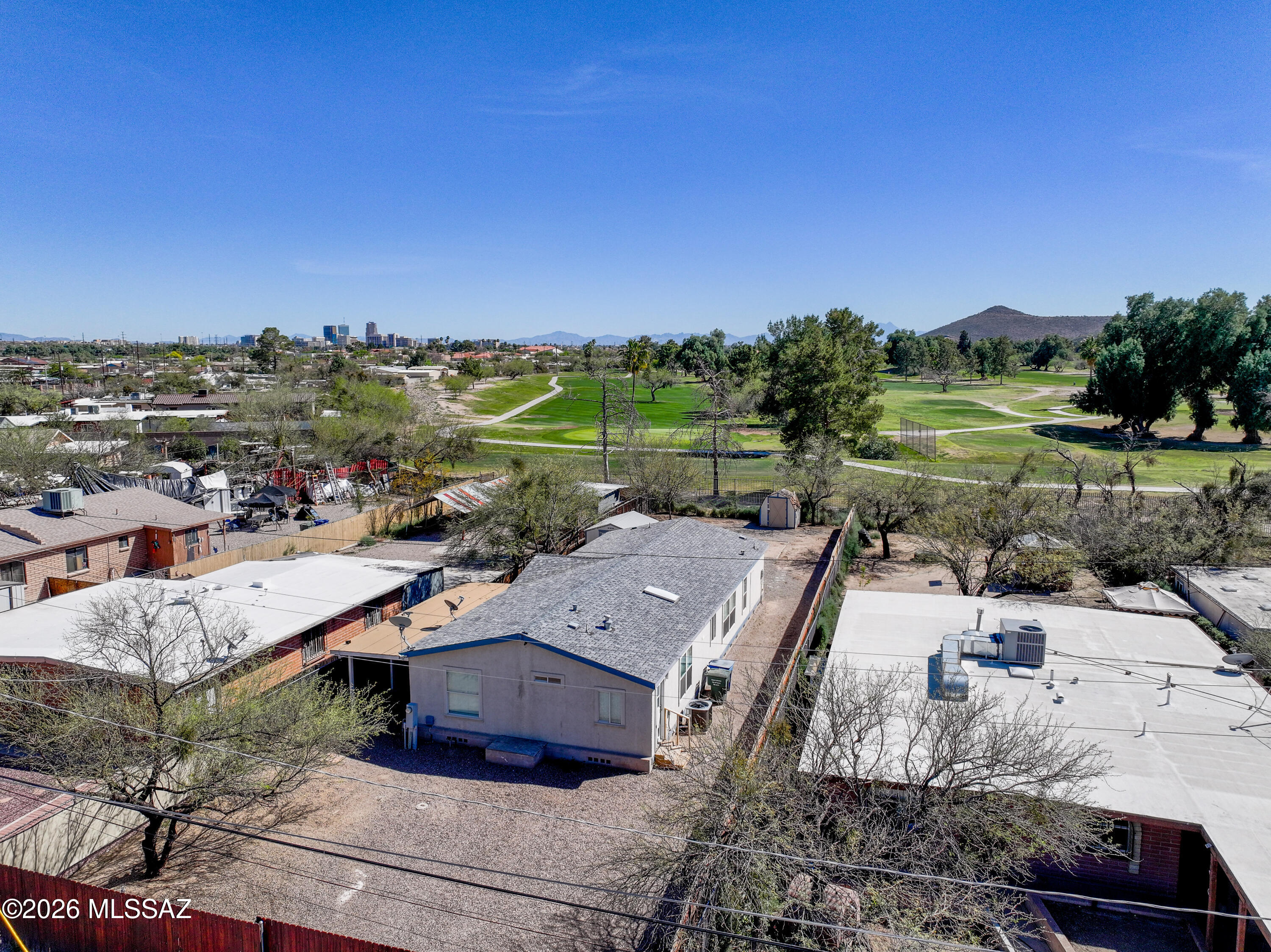 1449 West Hualpai Road Tucson, AZ 85745 - Photo 4 of 49 a view of a lake in middle of the town