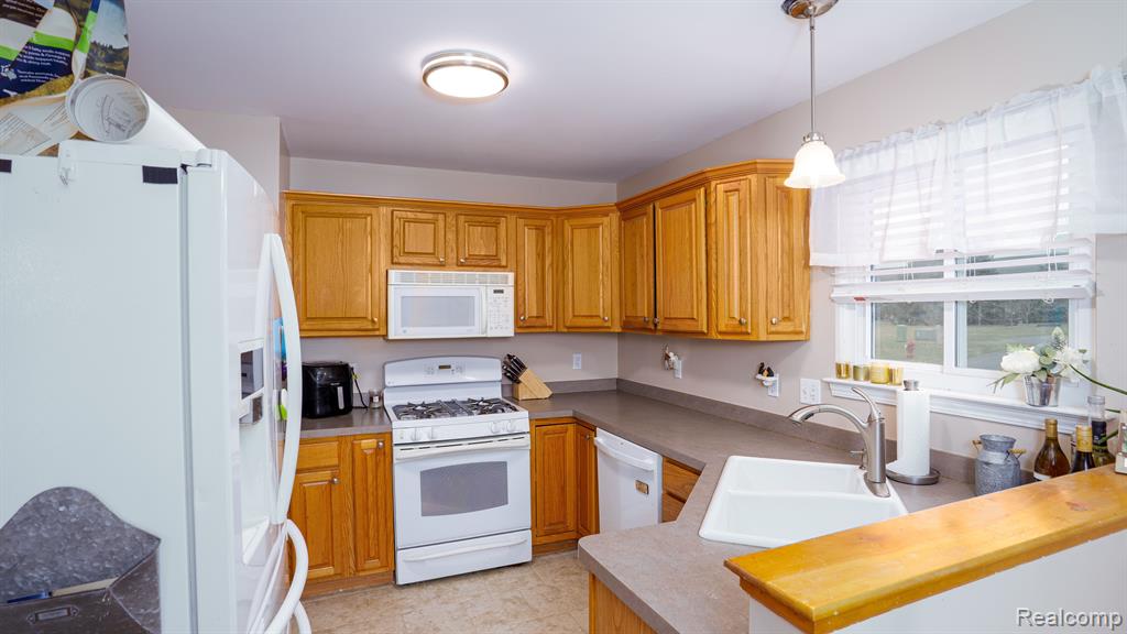 2351 Summit Cedar Howell, MI 48855 - Photo 13 of 25 Gallery Image 13
