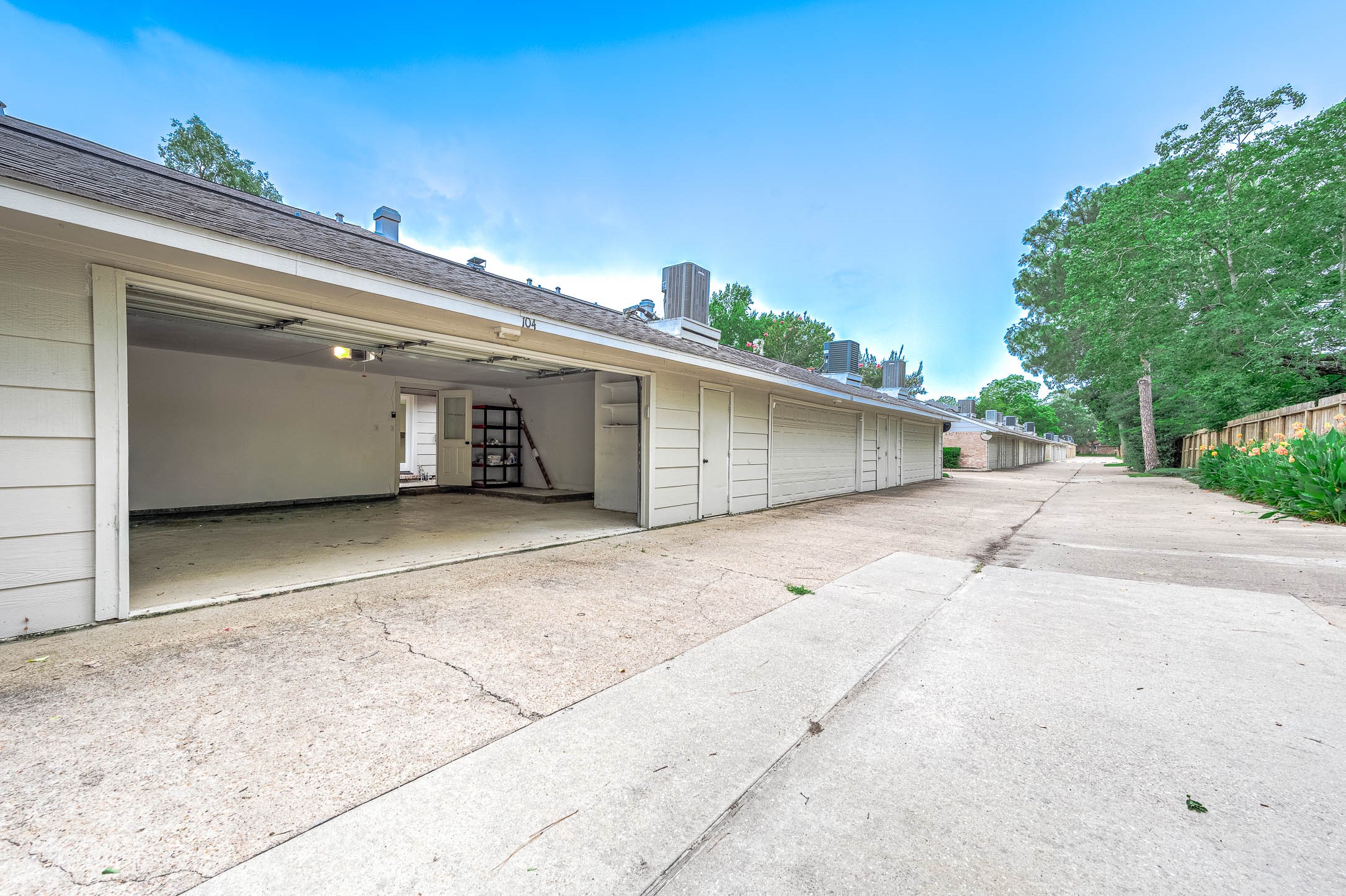 727 Bunker Hill Road, Unit 104 Houston, TX 77024 - Photo 4 of 34