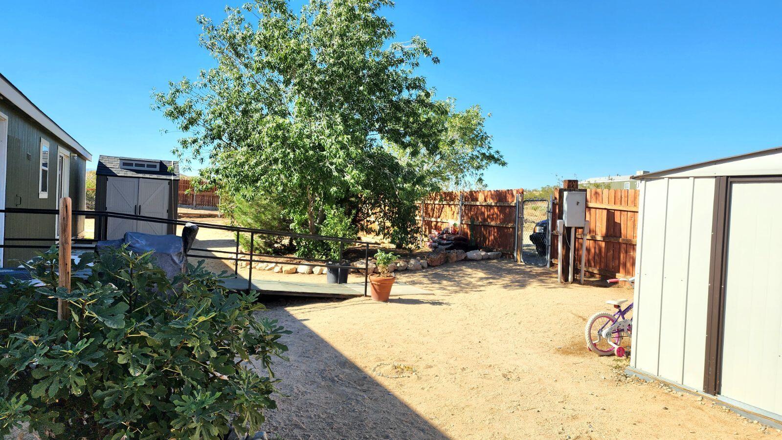 3641 Dawn Road Rosamond, CA 93560 - Photo 20 of 33 a view of outdoor space with seating area