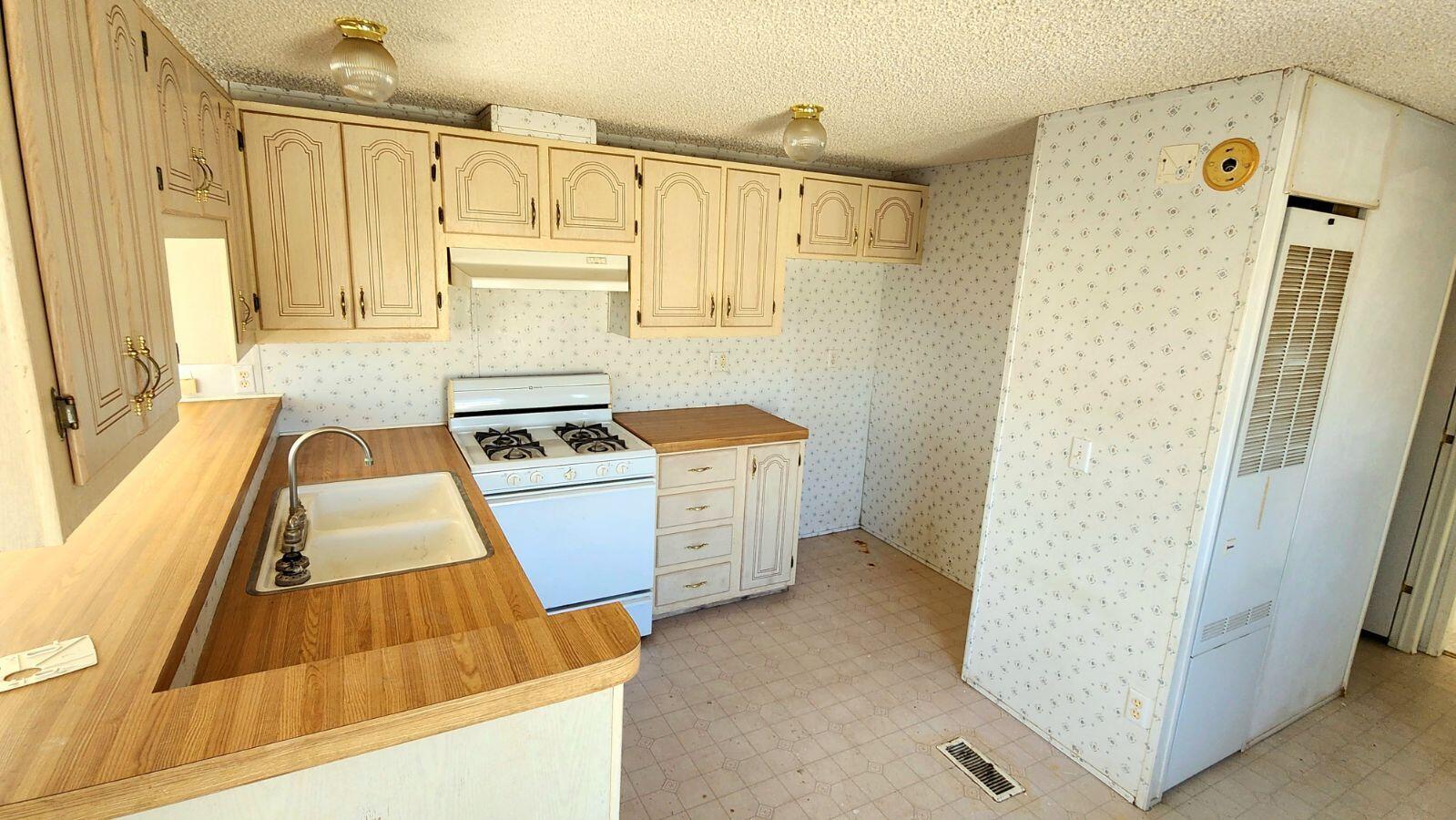 3641 Dawn Road Rosamond, CA 93560 - Photo 23 of 33 a view of kitchen with wooden floor