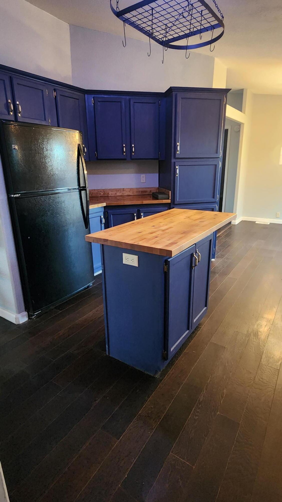 3641 Dawn Road Rosamond, CA 93560 - Photo 7 of 33 a kitchen with stainless steel appliances a counter space and wooden floor