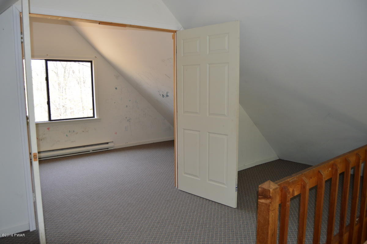 218 Tanager Road Lackawaxen, PA 18435 - Photo 10 of 17 DSC_0164