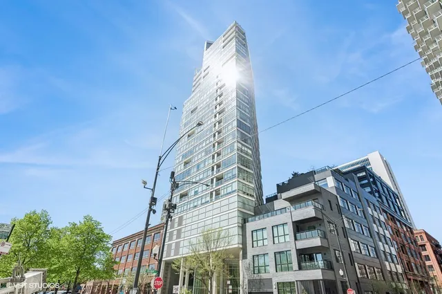 $595,000 | 510 West Erie Street, Unit 1701, Chicago, IL 60654