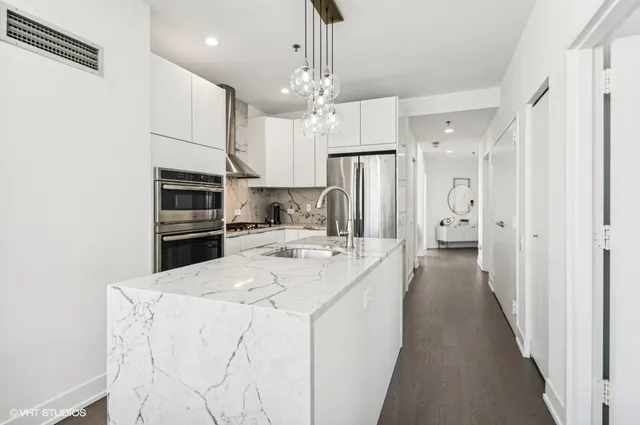 $595,000 | 510 West Erie Street, Unit 1701, Chicago, IL 60654