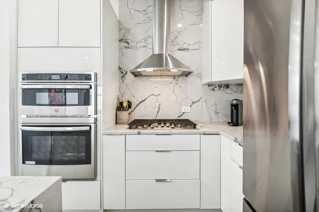 $595,000 | 510 West Erie Street, Unit 1701, Chicago, IL 60654