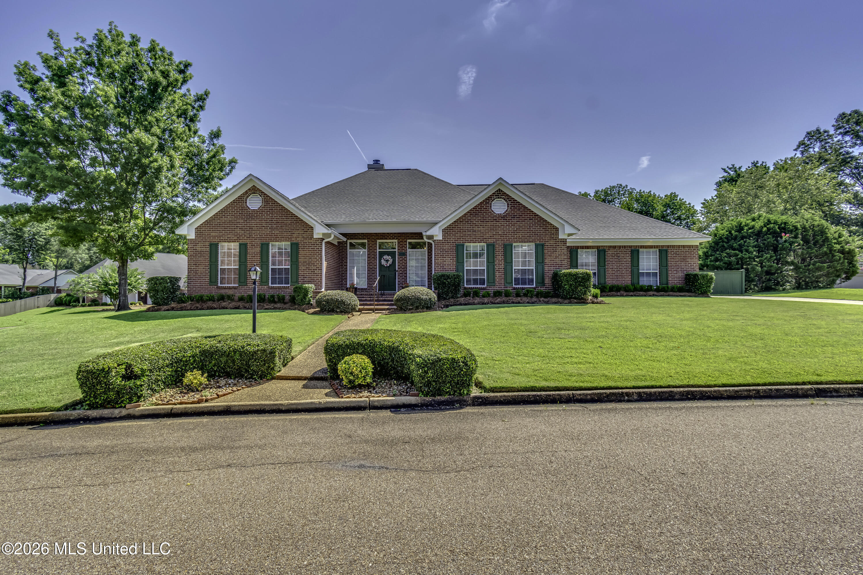 656 April Sound Pearl, MS 39208 - Photo 57 of 61 Front of house