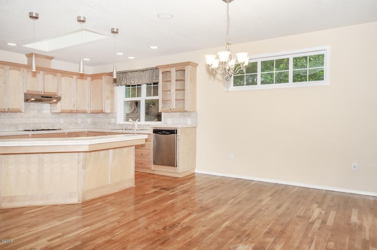 55 Gull Station Depoe Bay, OR 97341 - Photo 11 of 44 Dining and Kitchen