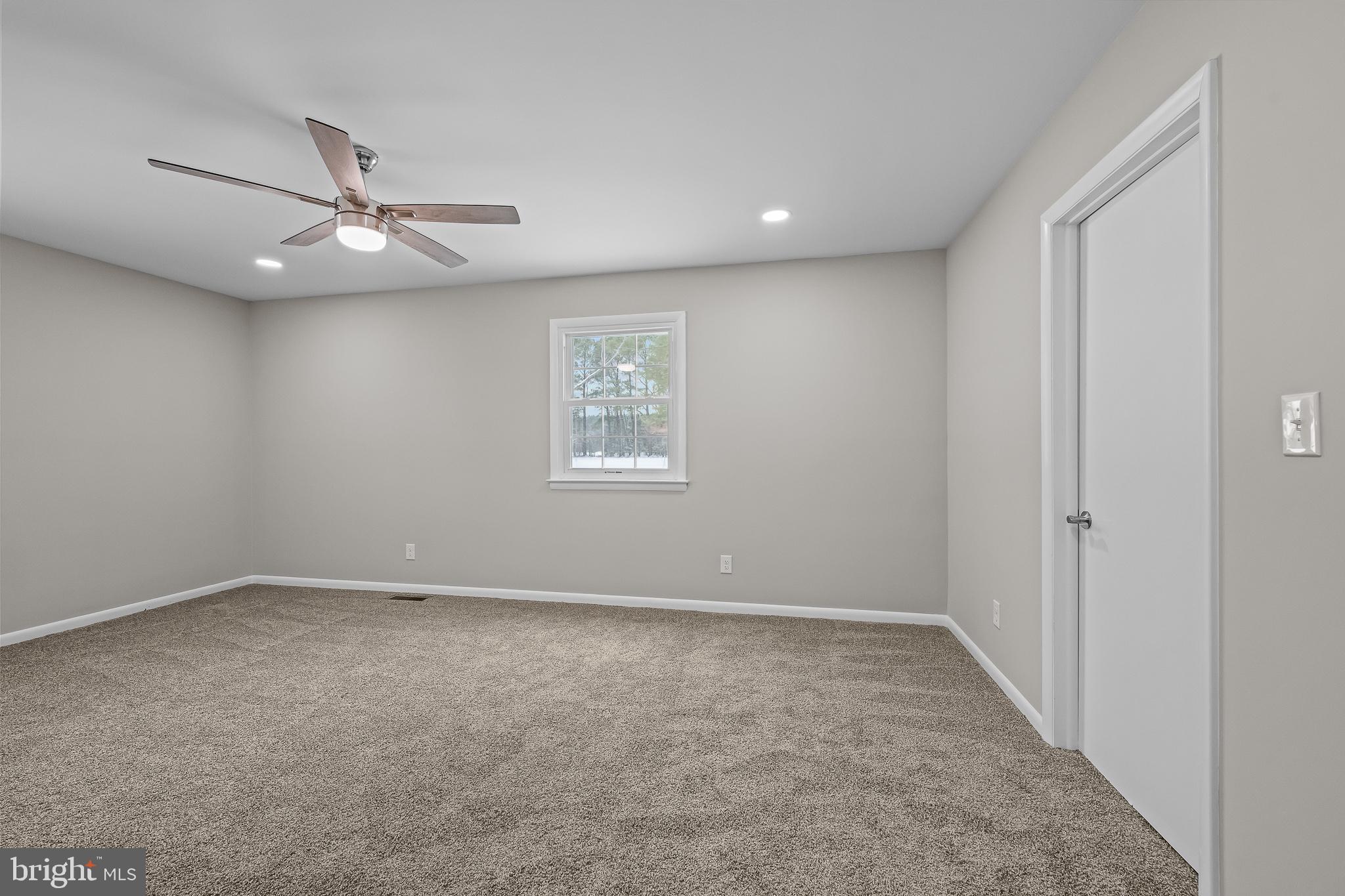 21830 Vaughn Road Georgetown, DE 19947 - Photo 15 of 39 an empty room with a ceiling fan and a window