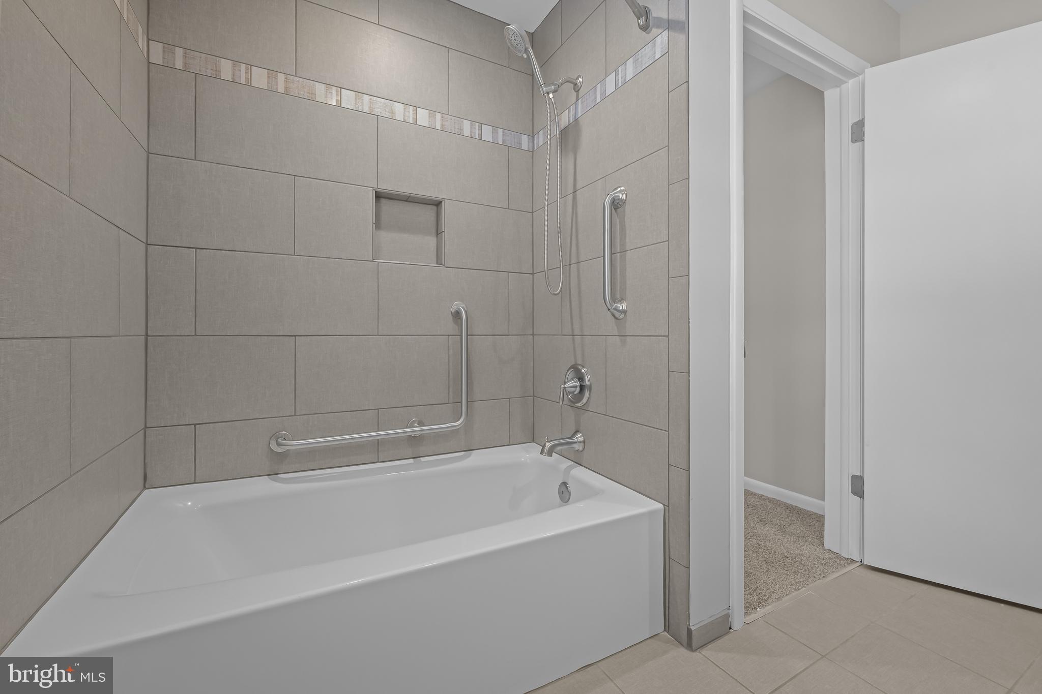 21830 Vaughn Road Georgetown, DE 19947 - Photo 19 of 39 a white bath tub sitting next to a shower