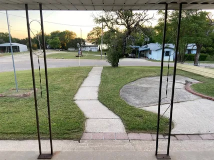 a view of a yard with a tree