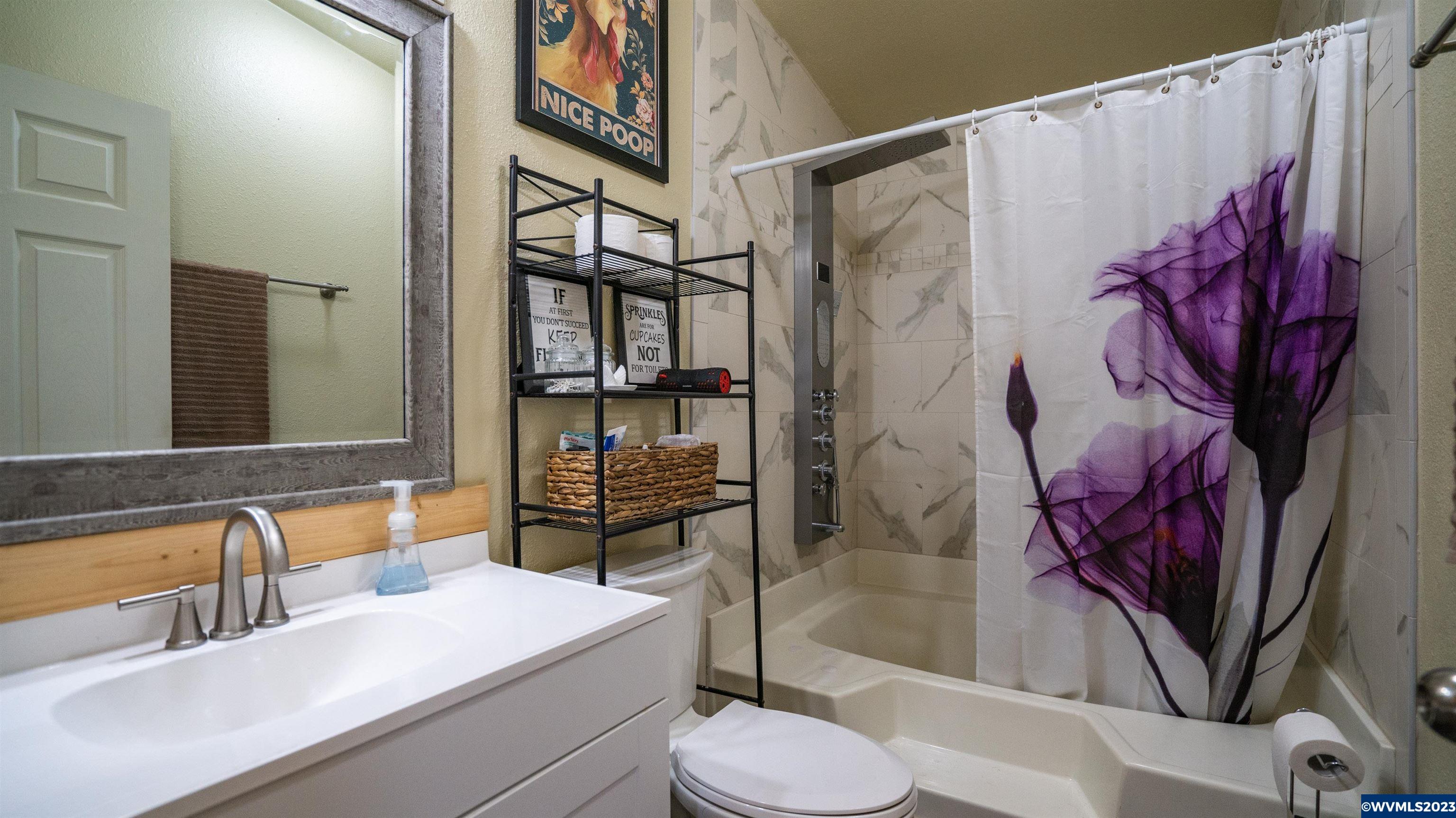 950 Hoffman Road Northeast, Unit 61 Salem, OR 97301 - Photo 22 of 40 a bathroom with a sink and a mirror