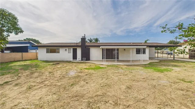 a house with swimming pool in front of it