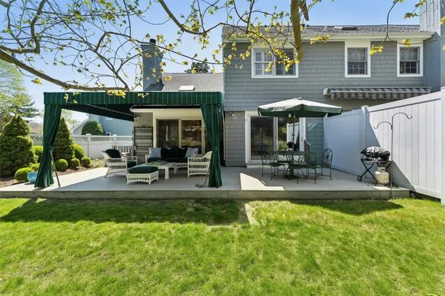 $900,000 | 30 Brittany Lane, Unit 30, Westhampton Beach, NY 11978