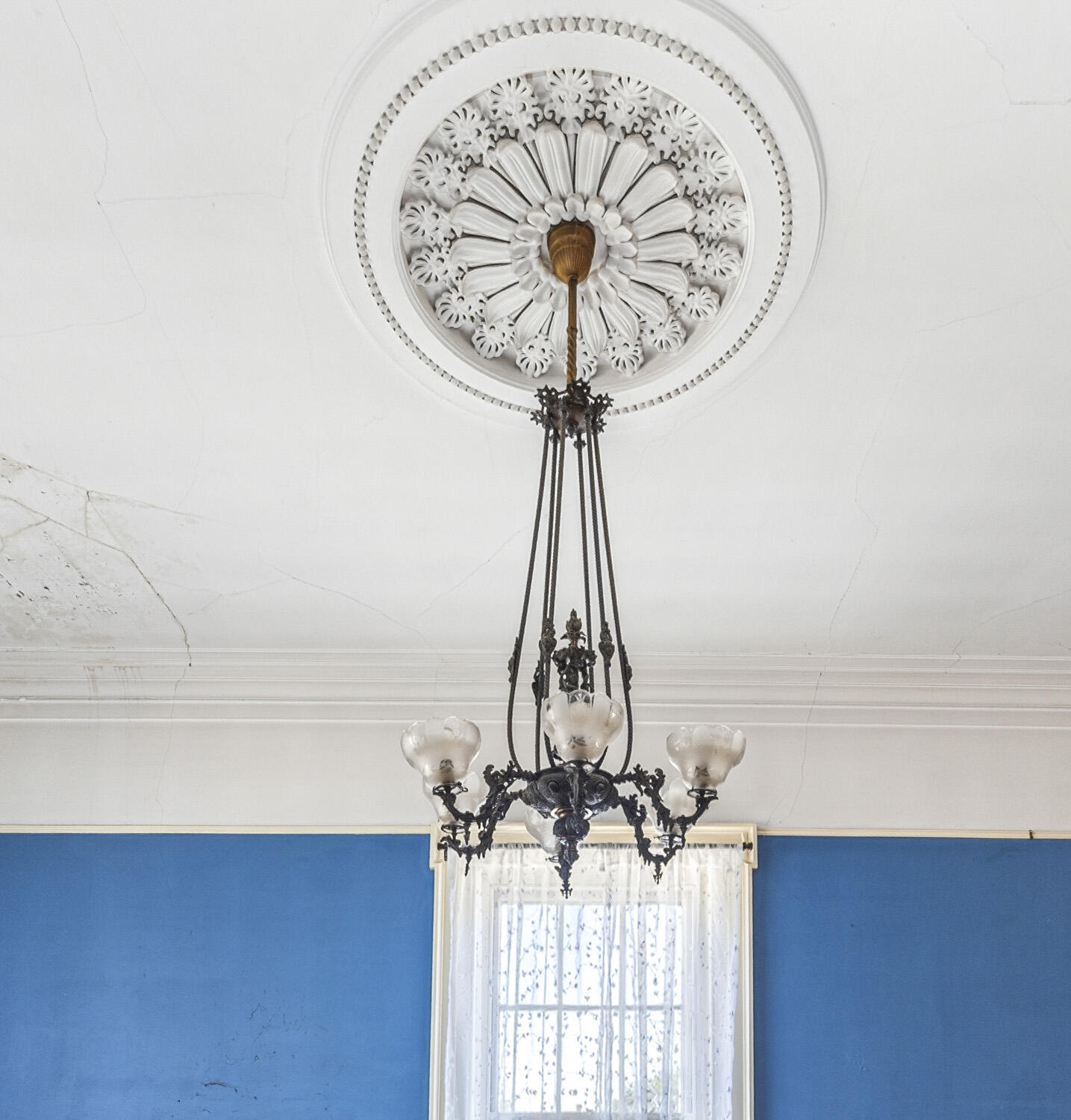 300 Danforth Street Portland, ME 04102 - Photo 13 of 56 North Parlor light