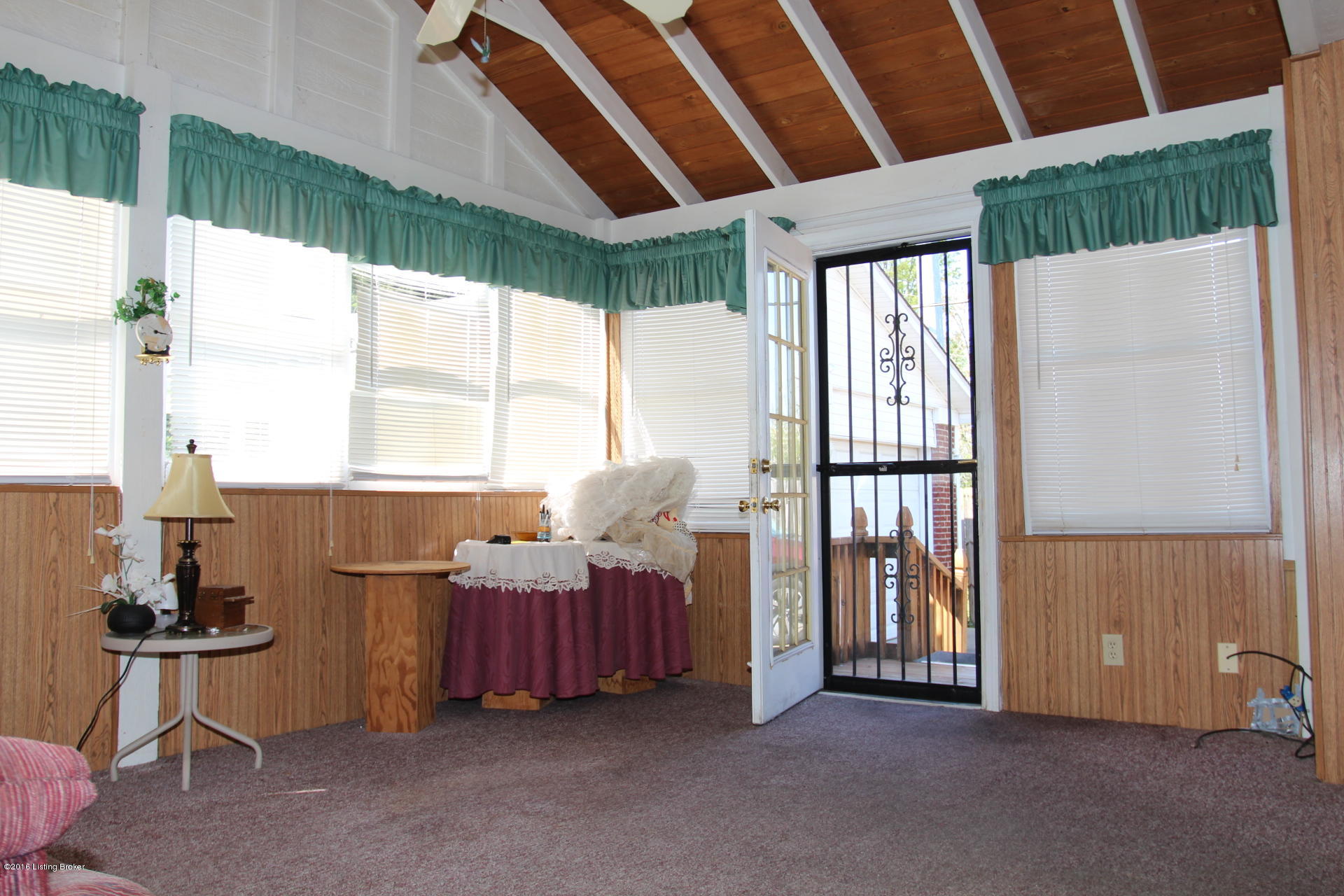 2418 Farnsley Road Louisville, KY 40216 - Photo 15 of 35 Air-conditioned Sunroom