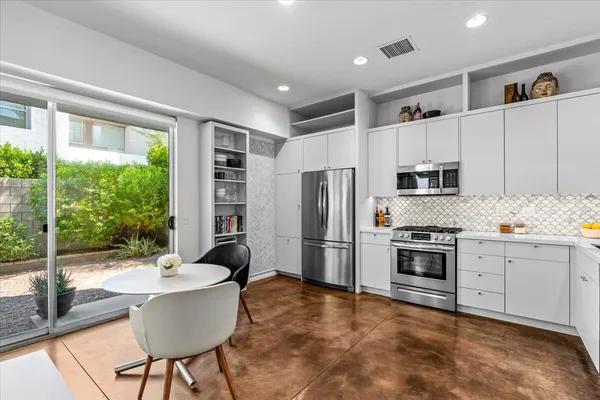 $470,000 | 222 Breeze Loop, Palm Springs, CA 92262