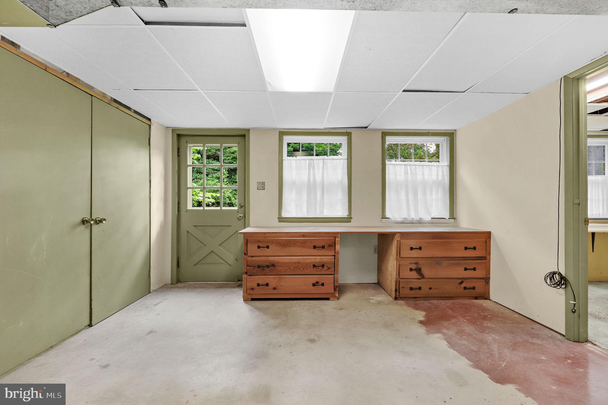 110 Linden Boulevard Middletown, MD 21769 - Photo 25 of 38 a room with furniture and window