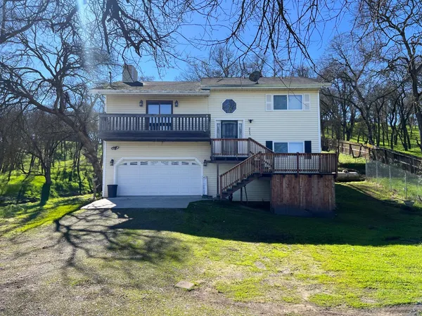 a view of a house with backyard and sitting area