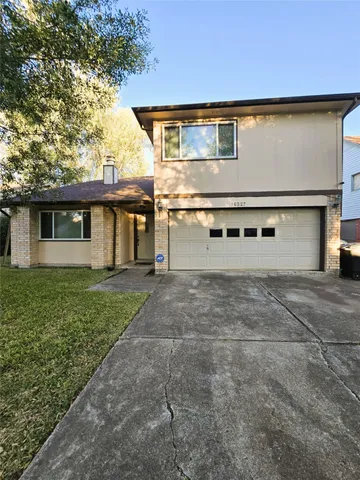 a view of a house with a backyard