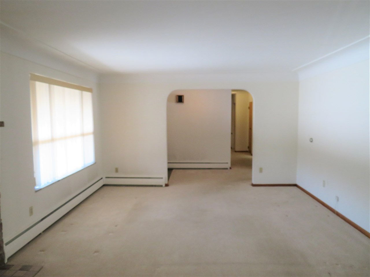 1148 North Genesee Road Burton, MI 48509 - Photo 6 of 32 50065159-5.JPG