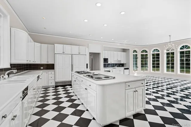 $5,895,000 | 10 Cooper Road, Scarsdale, NY 10583