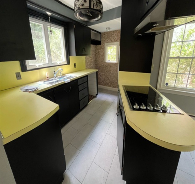 36 Melrose Street Worcester, MA 01605 - Photo 7 of 16