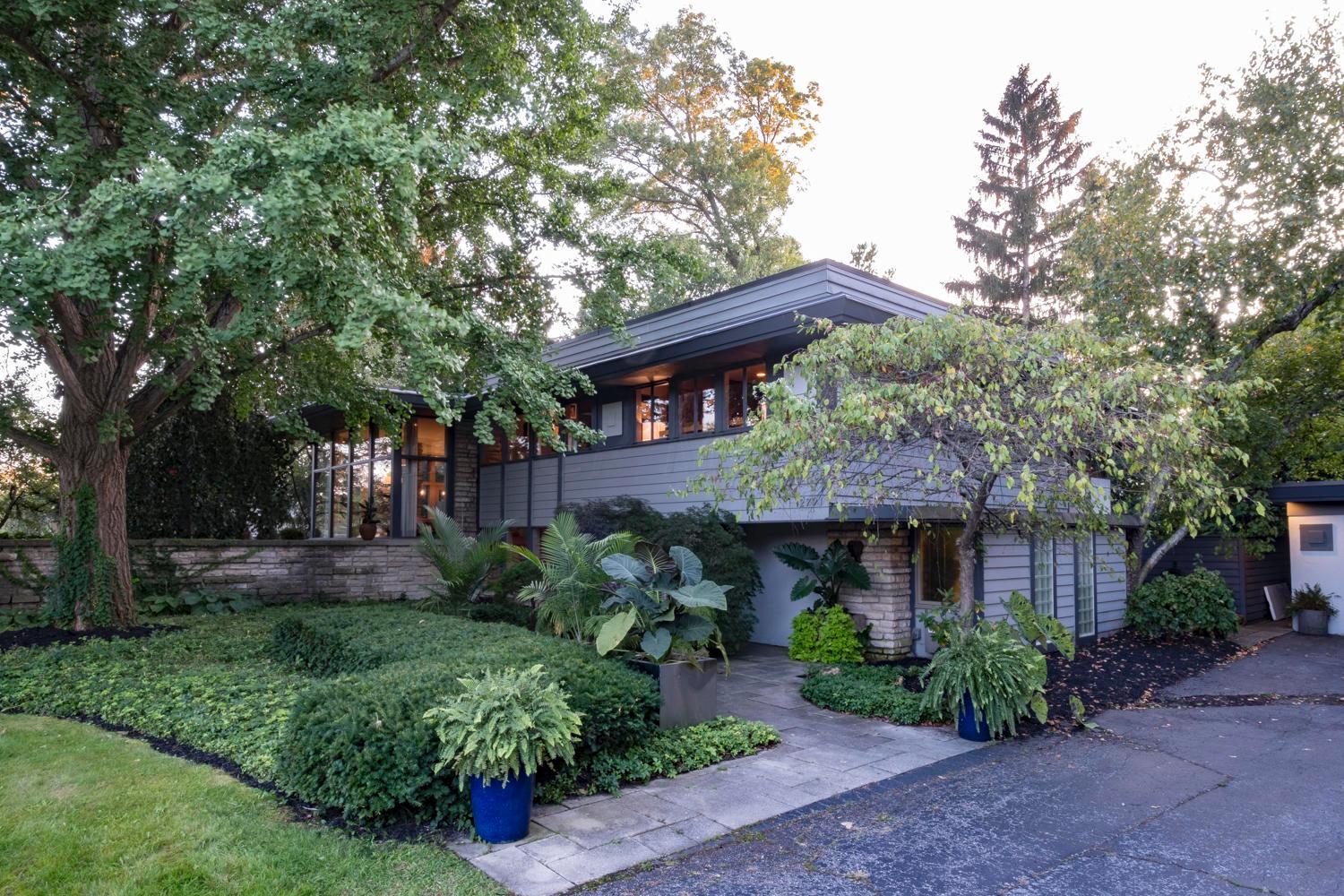 2791 Leeds Road Columbus, OH 43221 - Photo 3 of 58