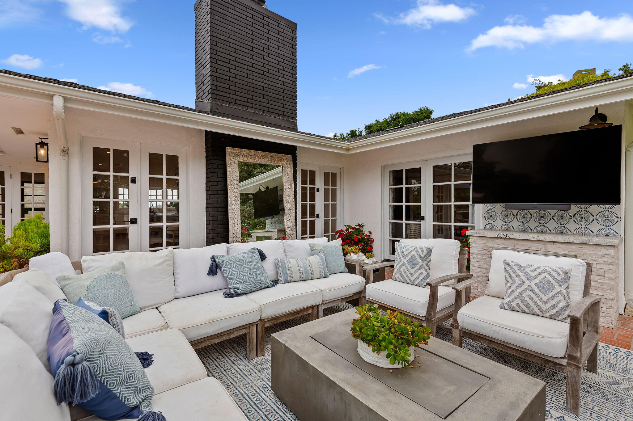 871 Deerpath Road Santa Barbara, CA 93108 - Photo 4 of 52 20-web-or-mls-20 - Back Patio