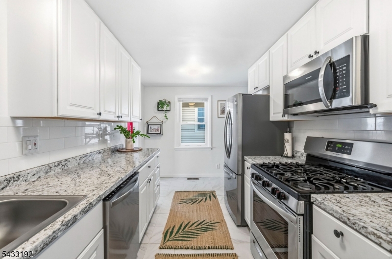 128 Livingston Road Linden, NJ 07036 - Photo 6 of 38