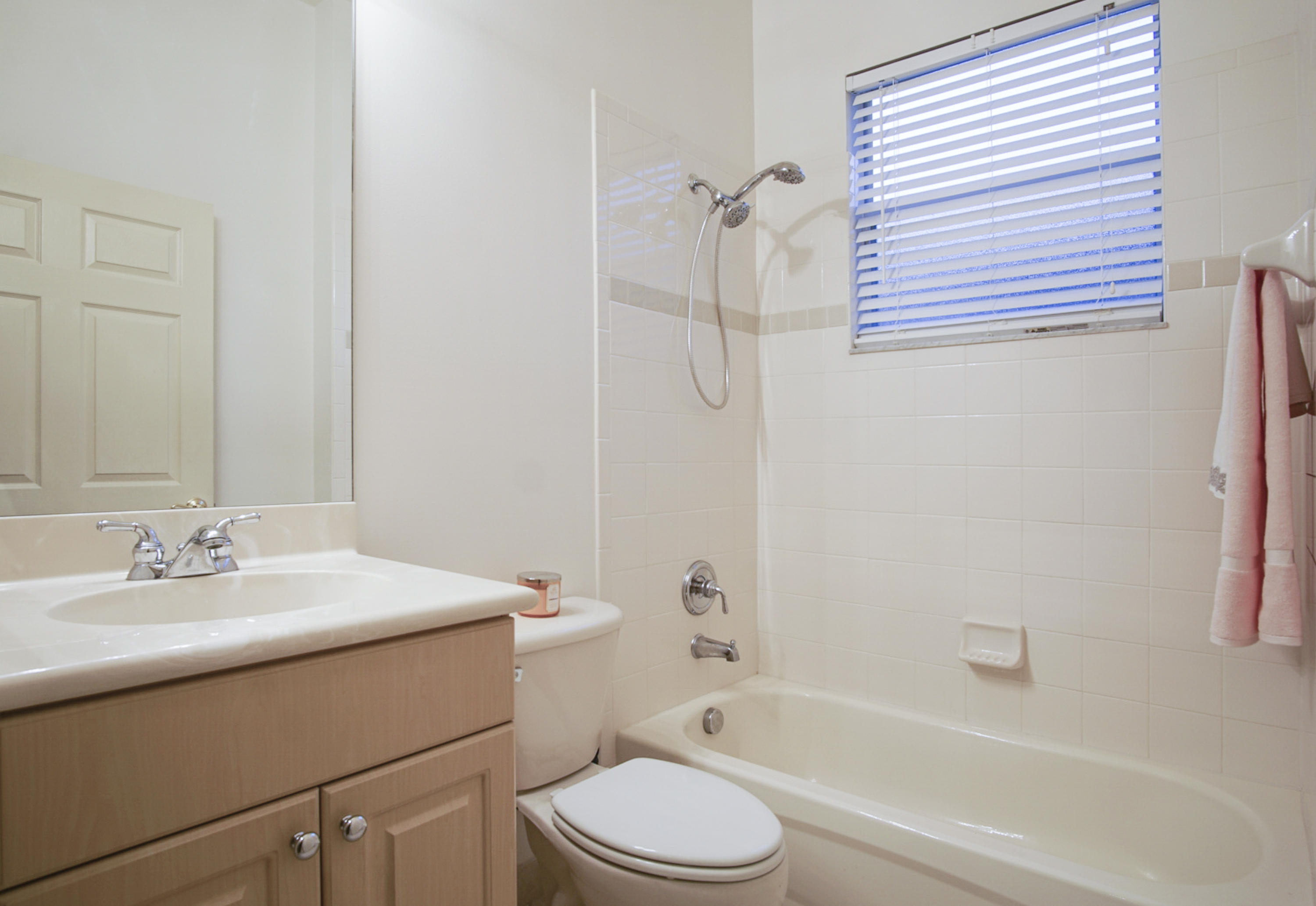 341 Springview Loop Port St. Lucie, FL 34986 - Photo 15 of 122 guest bath