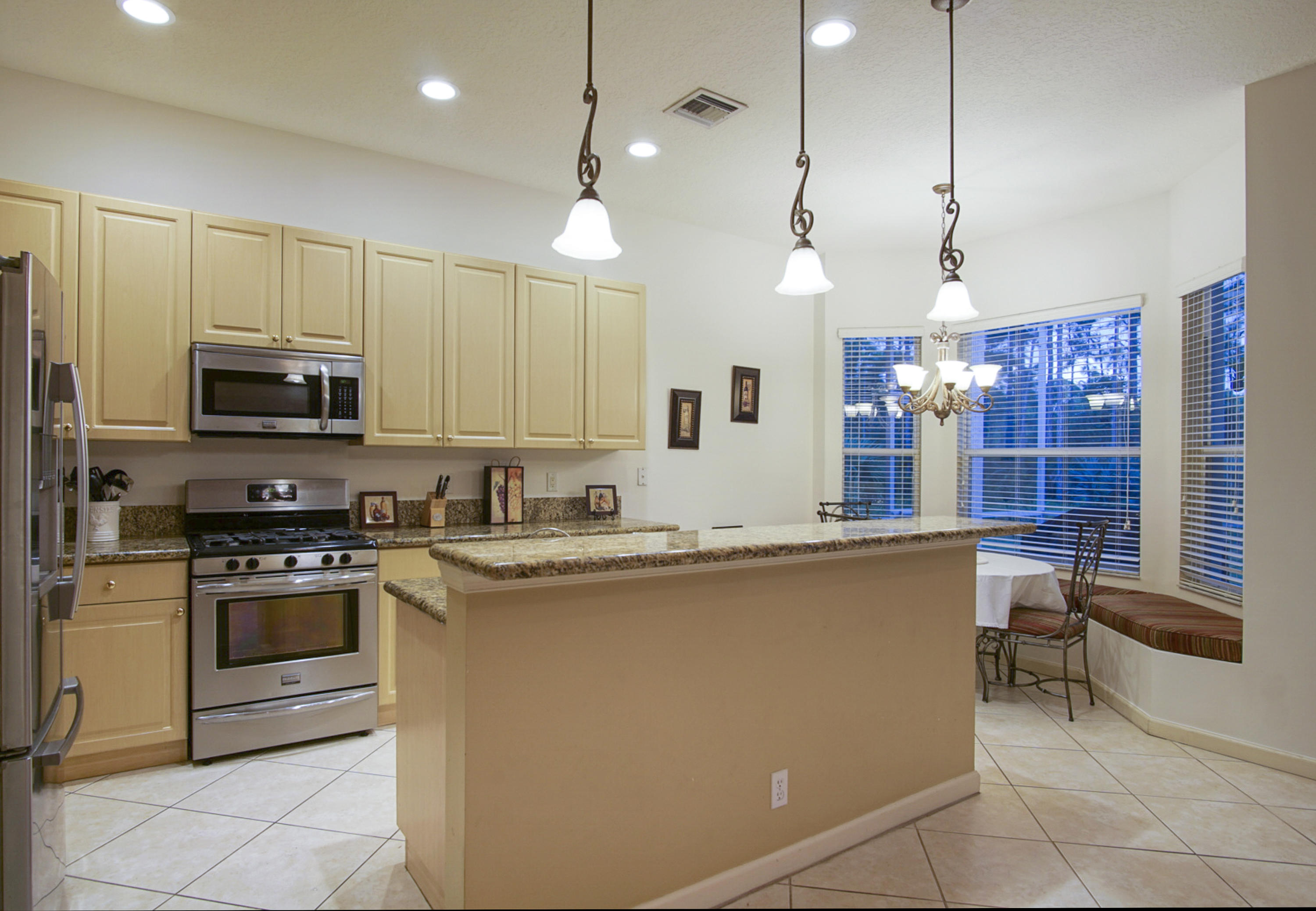 341 Springview Loop Port St. Lucie, FL 34986 - Photo 9 of 122 kitchen