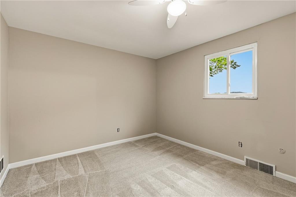 498 Maple Road Pittsburgh, PA 15239 - Photo 11 of 17 Gallery Image 11