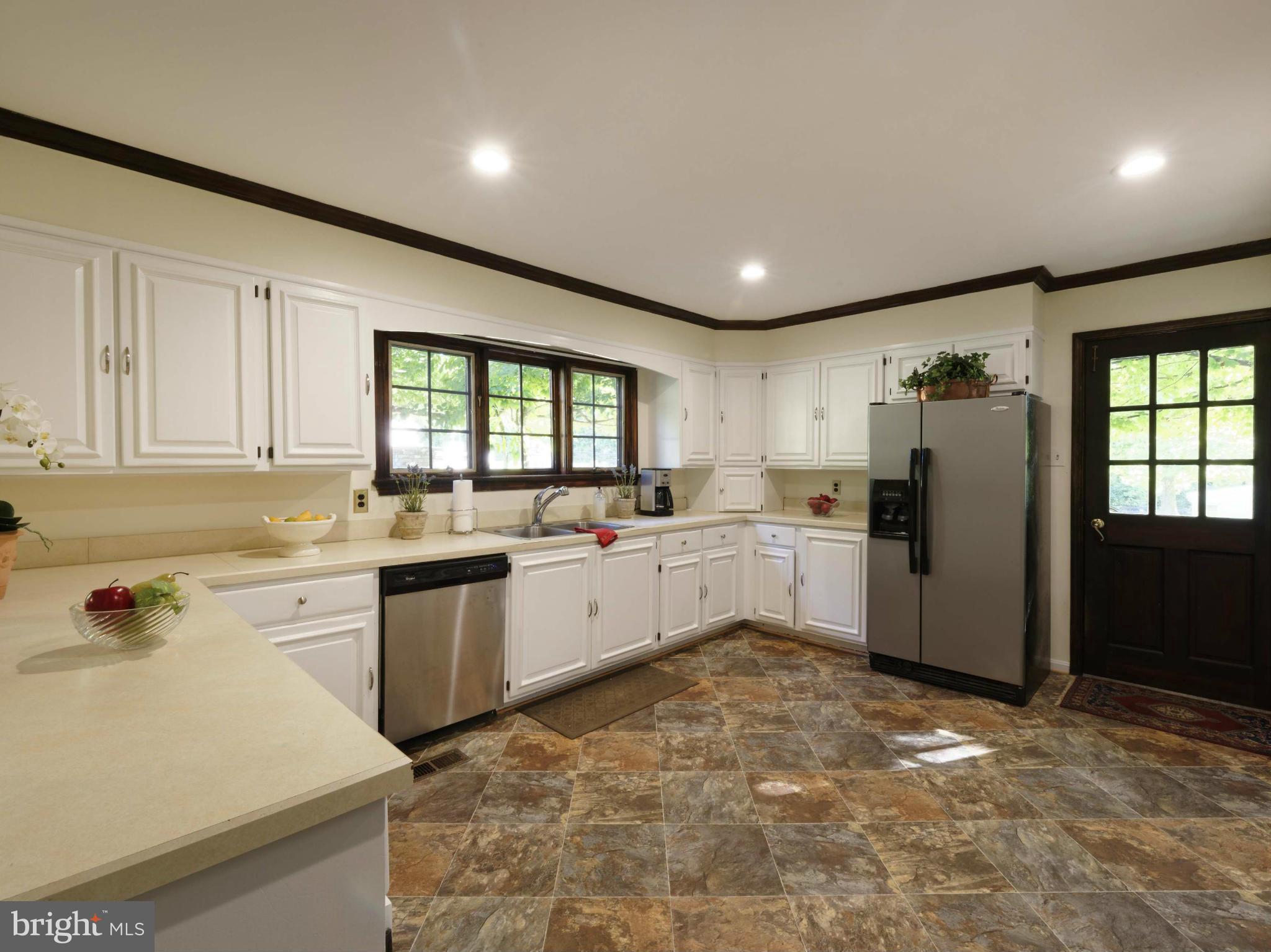 21230 St Louis Road Middleburg, VA 20117 - Photo 10 of 30 Light filled Kitchen overlooking gardens
