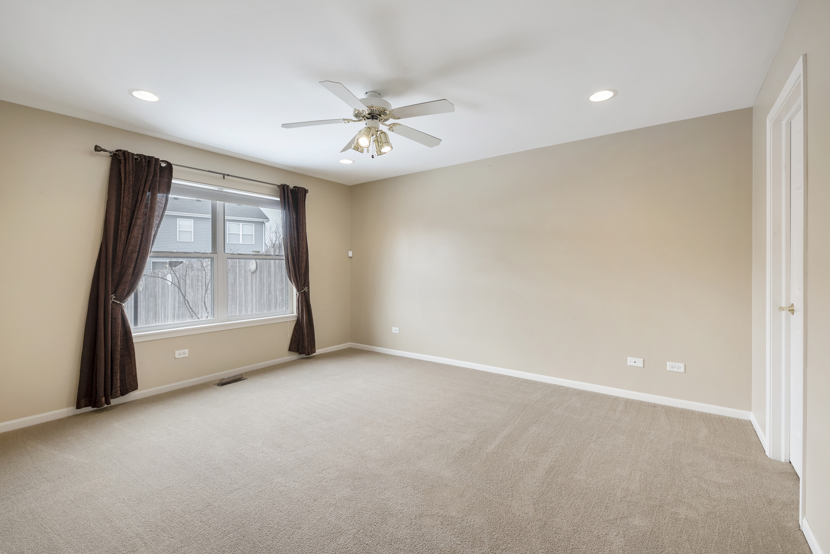 3625 Harms Road Joliet, IL 60435 - Photo 8 of 18 an empty room with a ceiling fan and window