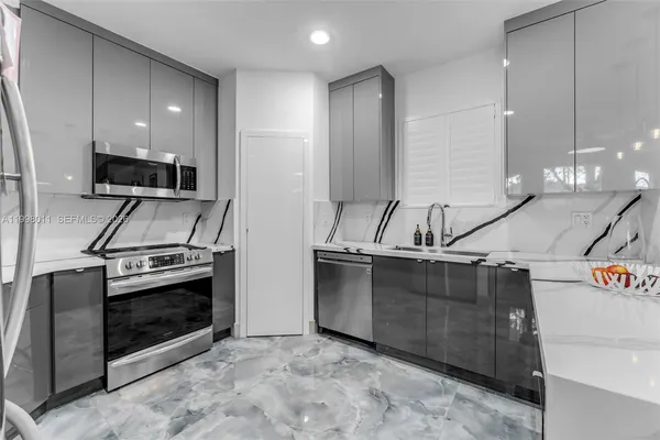 $1,100,000 | 9030 Southwest 162nd Street, Palmetto Bay, FL 33157