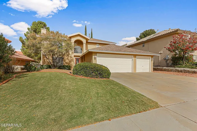 a house view with a outdoor space