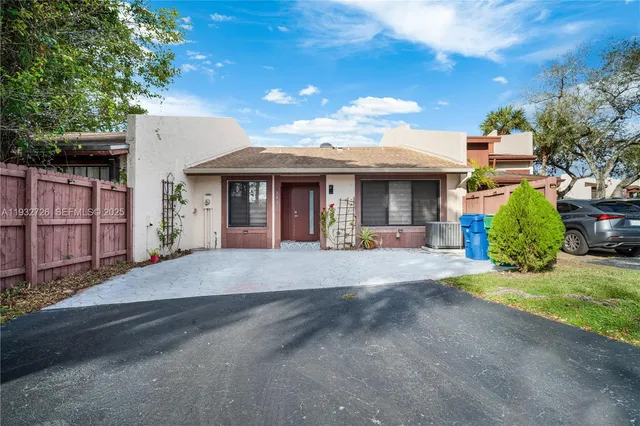 $3,200 | 14805 Southwest 74th Lane, Miami, FL 33193