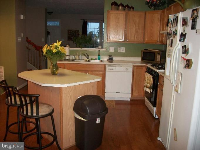 35 Caterham Court Rosedale, MD 21237 - Photo 2 of 13 Kitchen