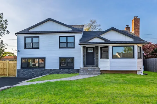 $960,000 | 38 Bradford Lane, Bethpage, NY 11714