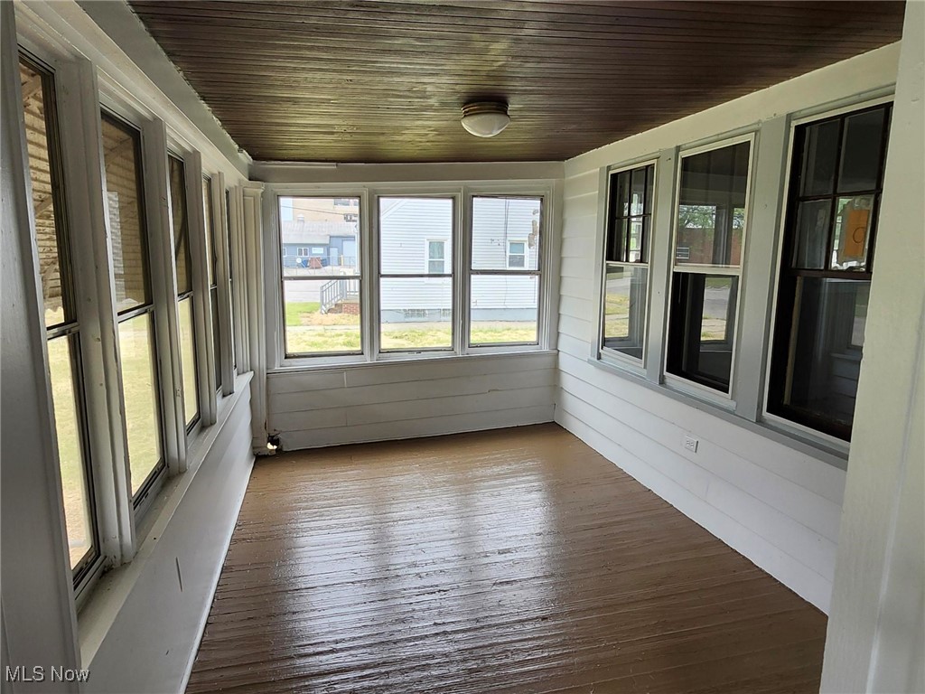 1639 Avalon Road Cleveland, OH 44112 - Photo 3 of 29 1st floor