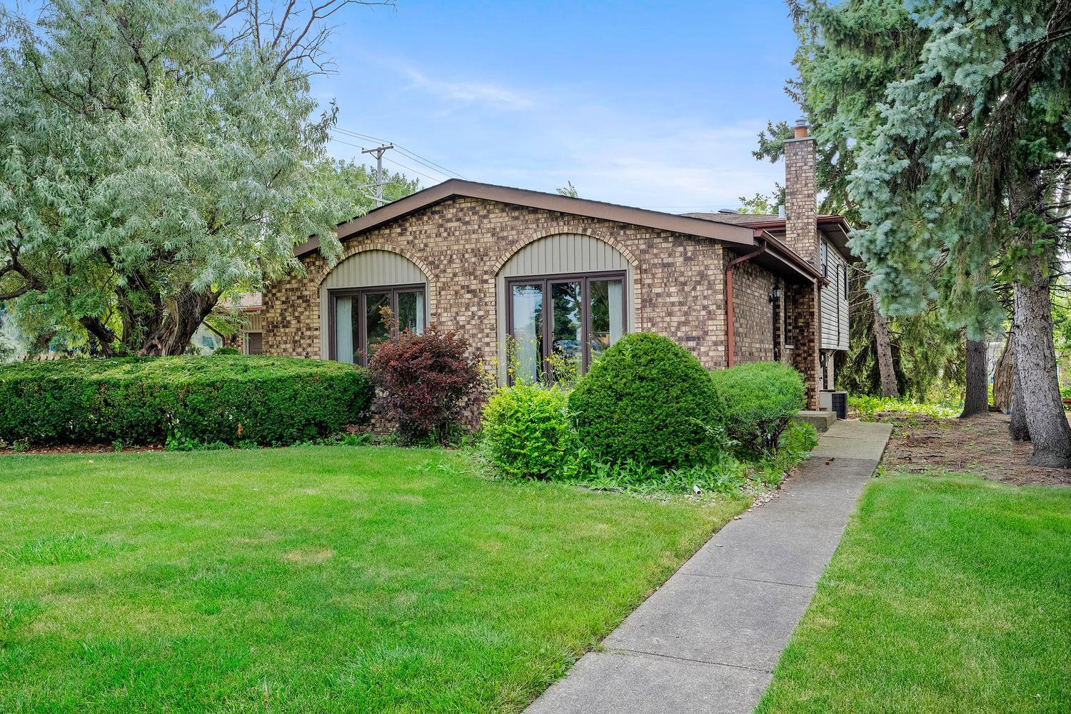 3N565 Crown Road Elmhurst, IL 60126 - Photo 2 of 35