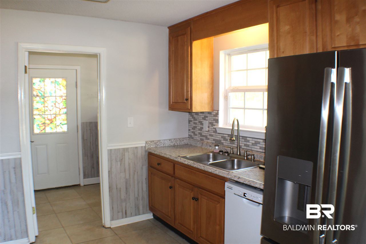 12894 Fish River Road Foley, AL 36535 - Photo 4 of 13 Kitchen