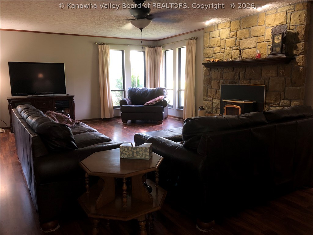 1000 Oakwood Road Culloden, WV 25510 - Photo 6 of 22 Gallery Image 6