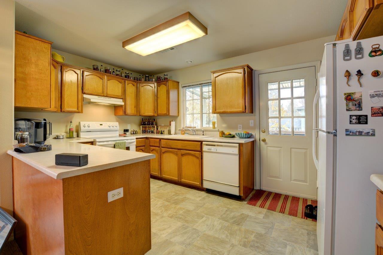 285 Randy Street Ashland, OR 97520 - Photo 10 of 28 DSC_7322_3_4
