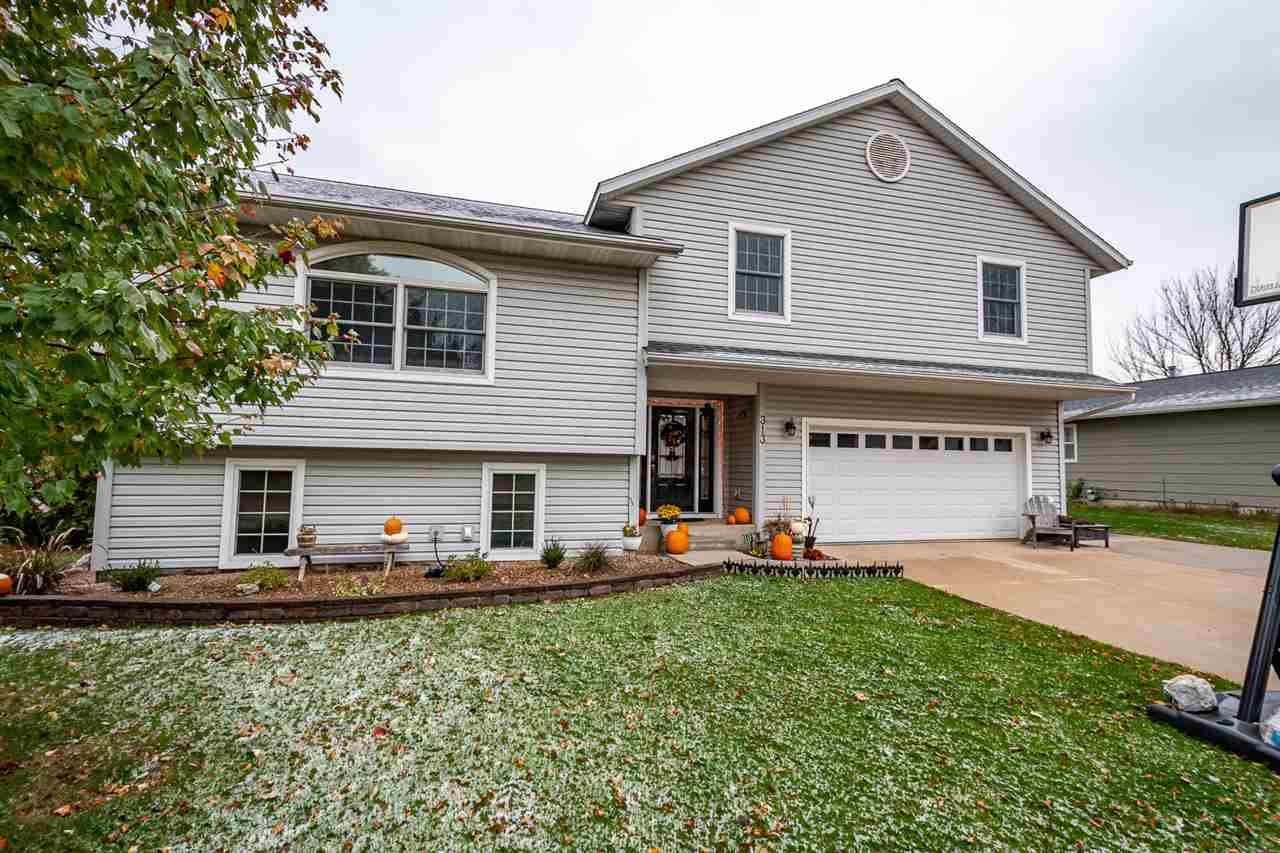 313 West Dougherty Drive Lone Tree, IA 52755 - Photo 2 of 26 Gallery Image 2