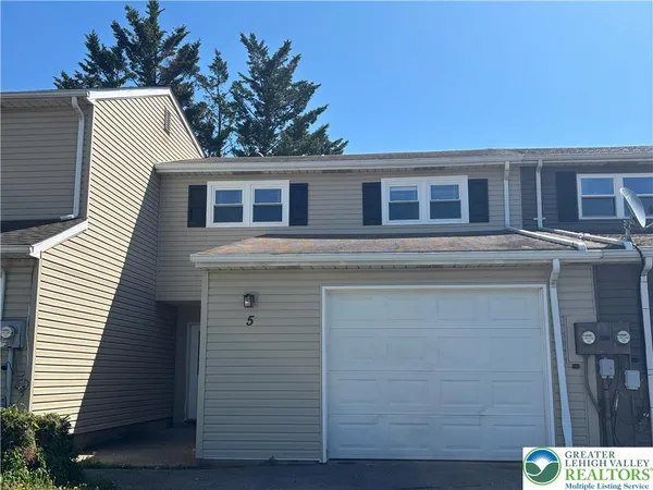 $2,350 | 5 Stonewood Place, Catasauqua, PA 18032
