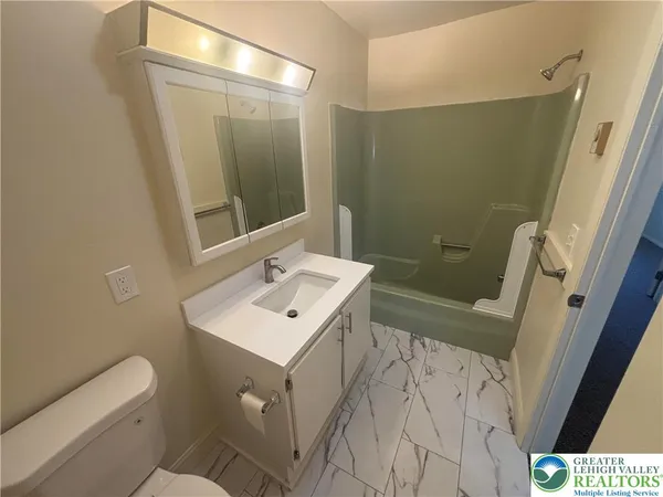 $2,350 | 5 Stonewood Place, Catasauqua, PA 18032