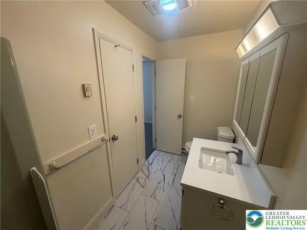 $2,350 | 5 Stonewood Place, Catasauqua, PA 18032