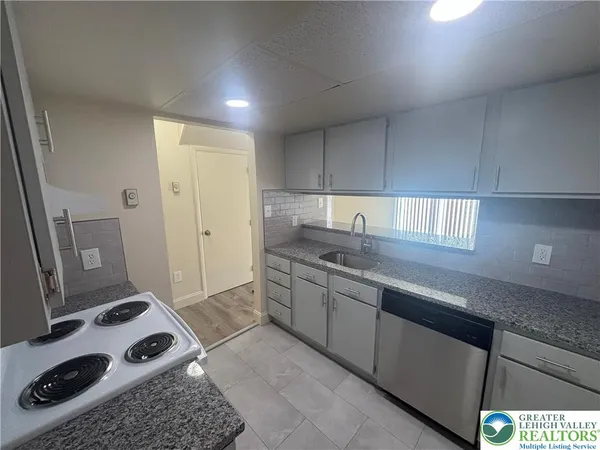 $2,350 | 5 Stonewood Place, Catasauqua, PA 18032